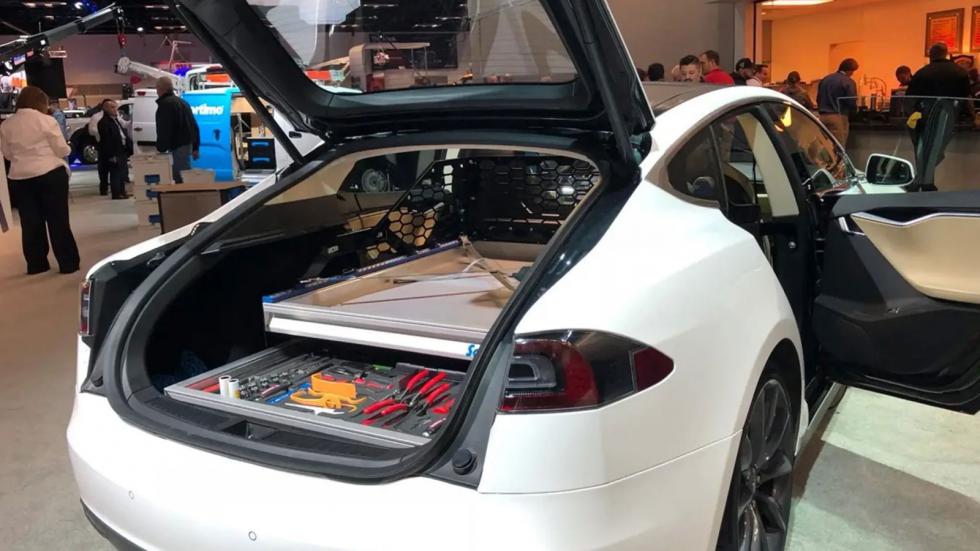 Η Tesla λάνσαρε διθέσιο ελαφρύ επαγγελματικό Model Y